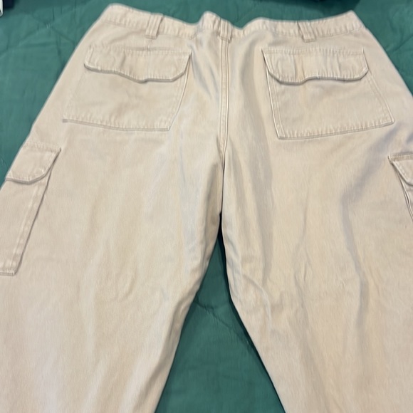 Pants are slightly used - Picture 2 of 4